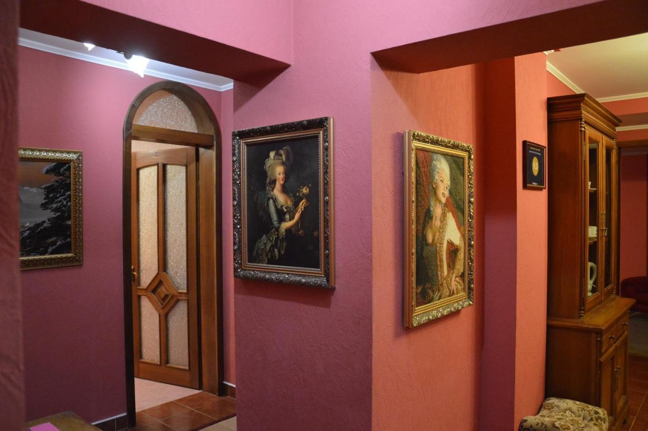 Knaus Apartments Chernivtsi Bagian luar foto