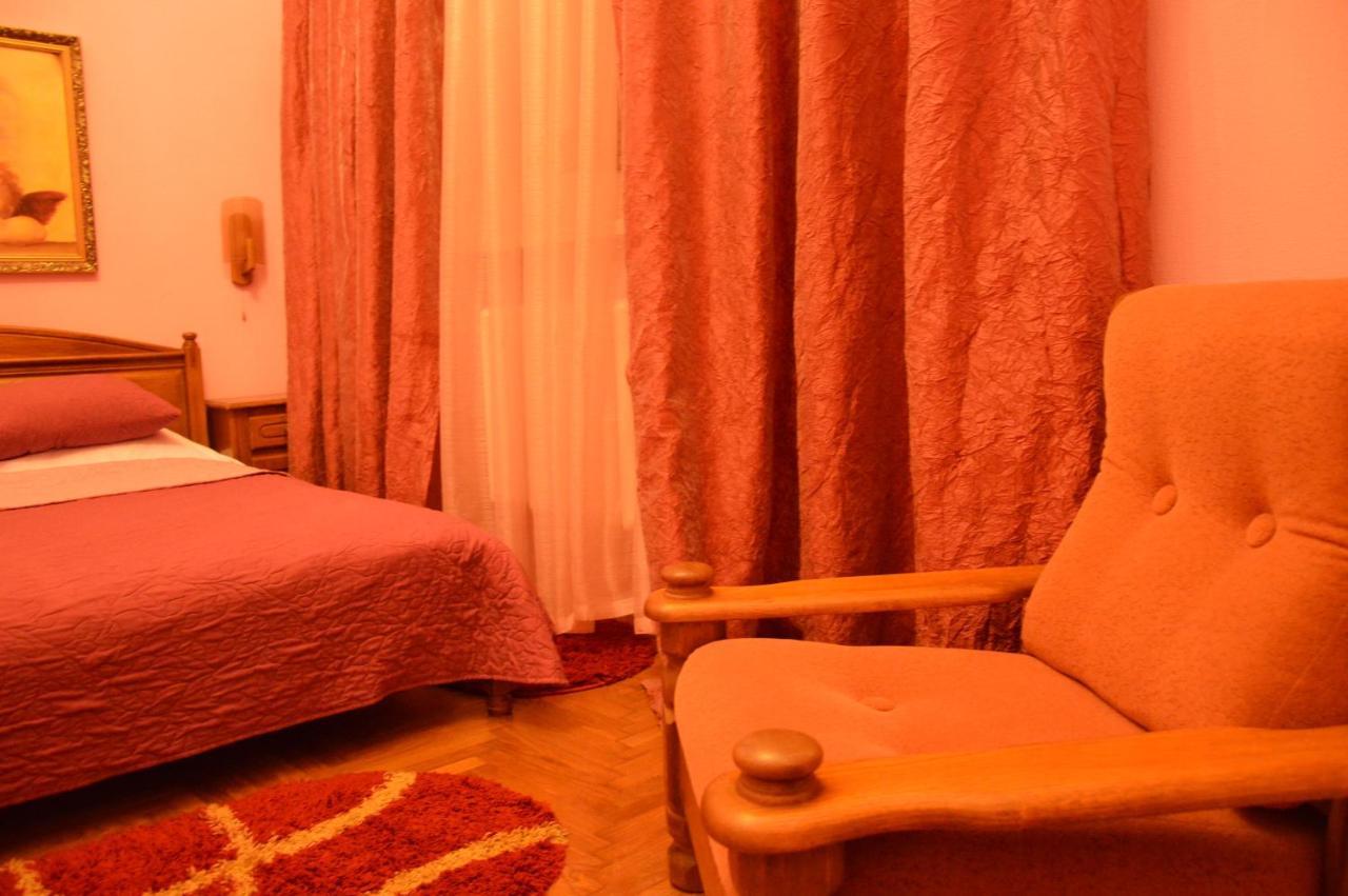Knaus Apartments Chernivtsi Bagian luar foto
