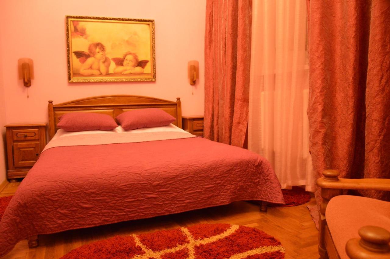 Knaus Apartments Chernivtsi Bagian luar foto